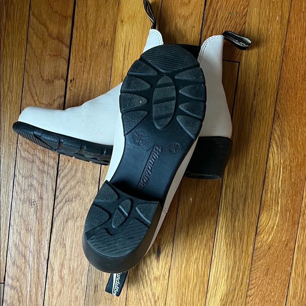 Blundstone Off-White Leather Boots - Picture 4 of 5